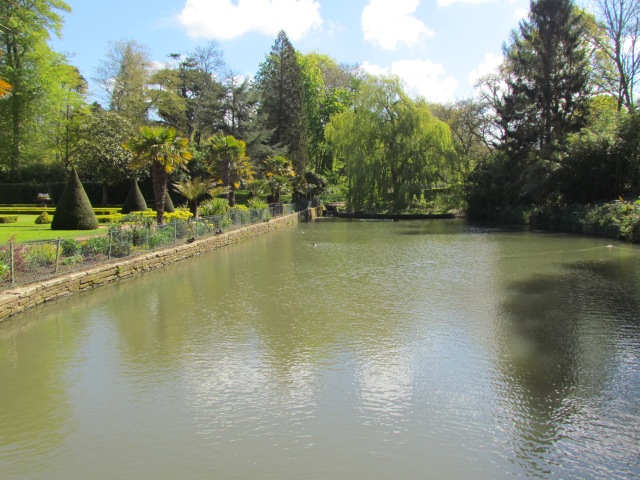 There are 2 lakes on the park grounds. There's a freeform natural looking lake directly in front of the chateau and then a rectangular one is next to the formal gardens.