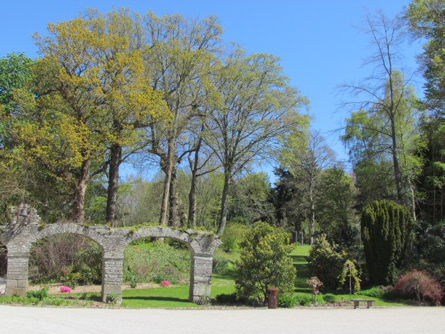 And to the right one can see the ruins of an medieval wall.