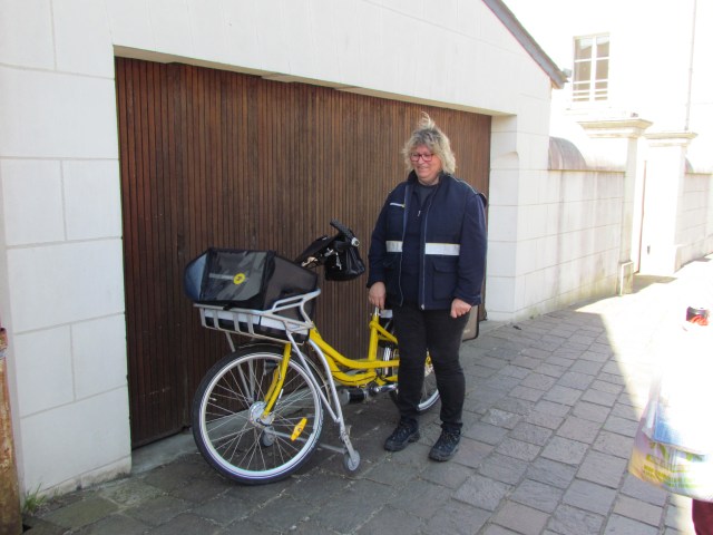 This mail delivery person was so sweet - she was very happy to pose for me after delivering mail to a business. 