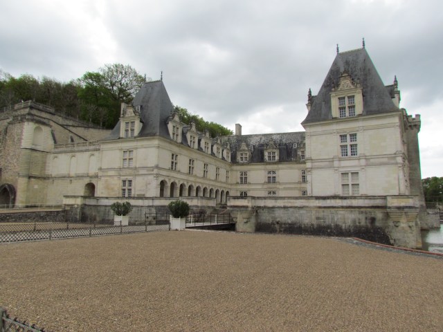 It's a country home, not a huge chateau. And as chateau's go, it's not the most beautiful. But oh, those gardens!